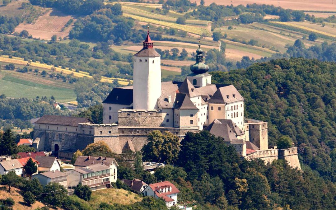 Unsere Nachbarn: Schlosswanderungen in Österreich